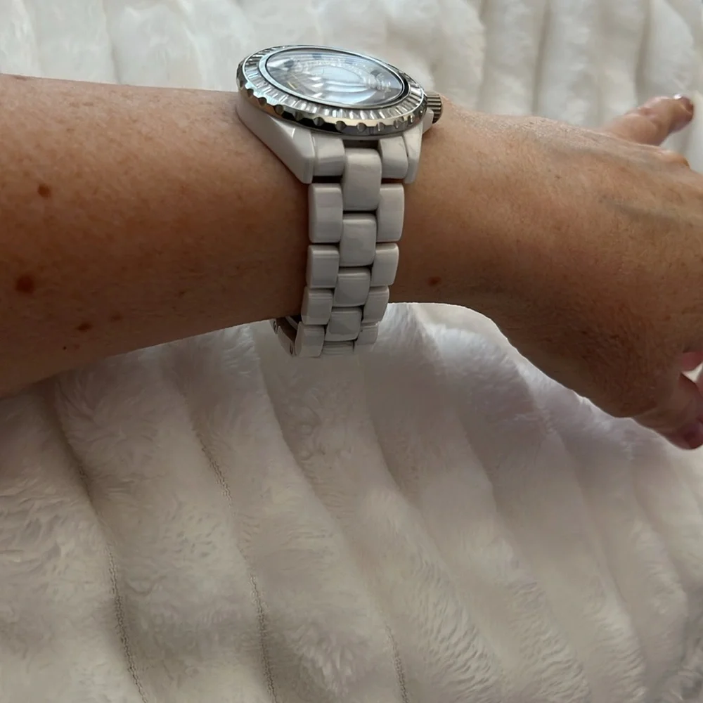 White ceramic NR Chanel J12 watch🤍 - Picture 8 of 10